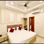 Hotel Shree ! Madhav Stay Palace Near Kashi Vishwanath Temple - Fully Air Conditioning - Best Hotel In Varanasi